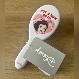 Disney Snow White “Put A Bow On It” Kids Hair Brush NWT